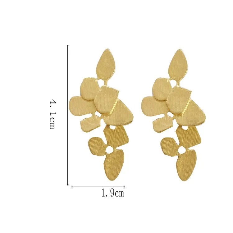 Elegant Timeless Leaf Retro Earrings