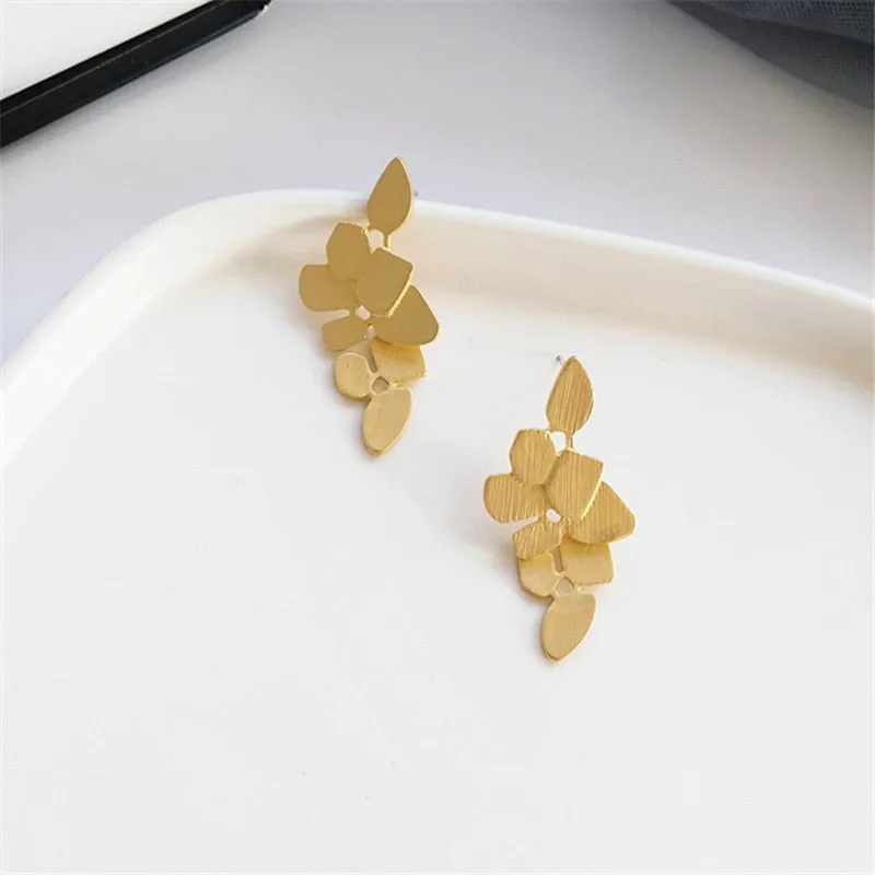 Elegant Timeless Leaf Retro Earrings